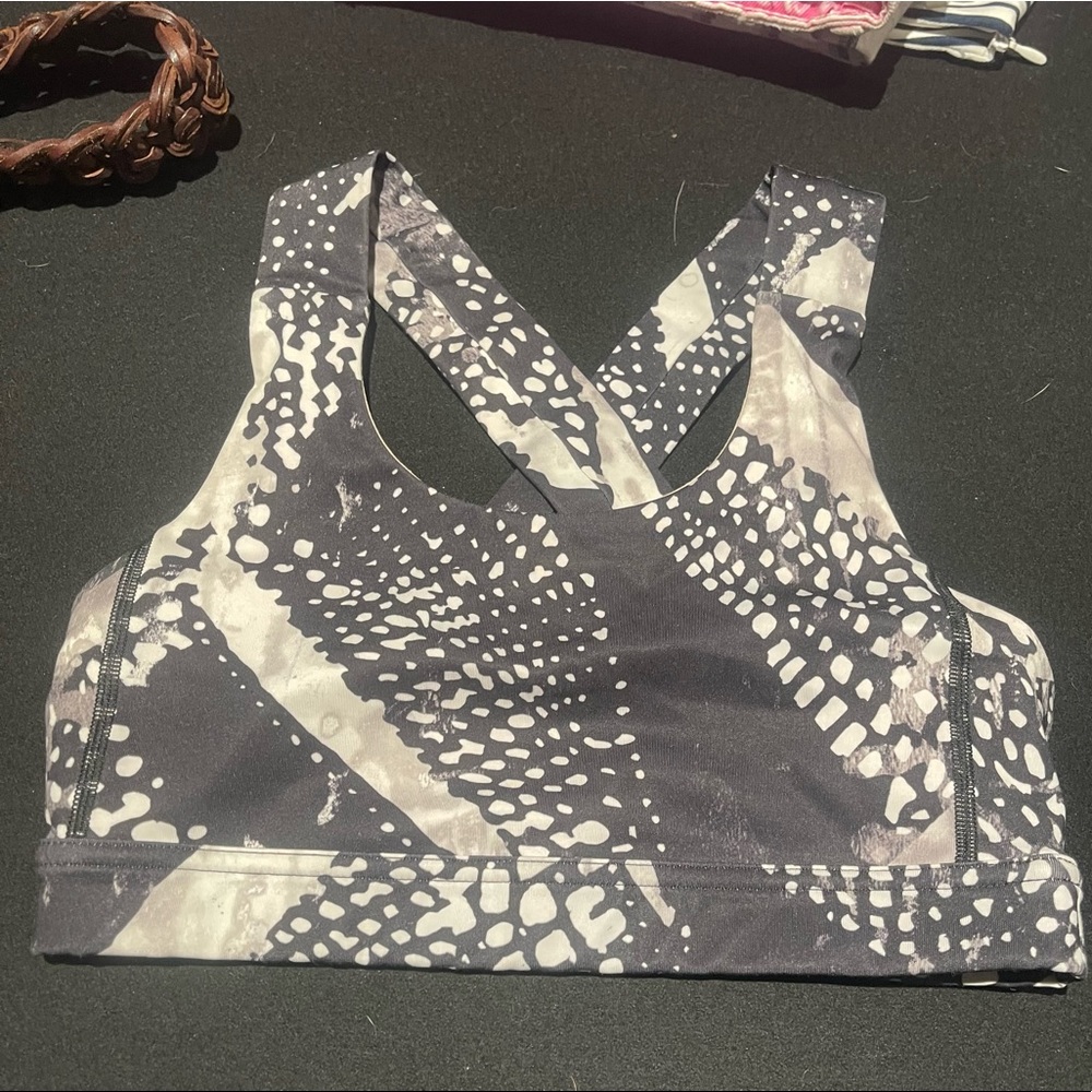 Lululemon sports bra
